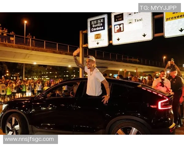 安东尼的足球之路:从巴西街头到世界舞台的传奇崛起 安东尼的足球之路:从巴西街头到世界舞台的传奇崛起