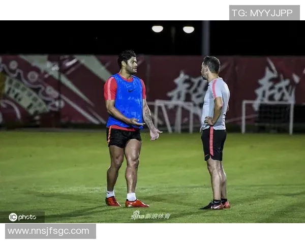 状态低迷引发关注 足球场上这些球星的困境与反思