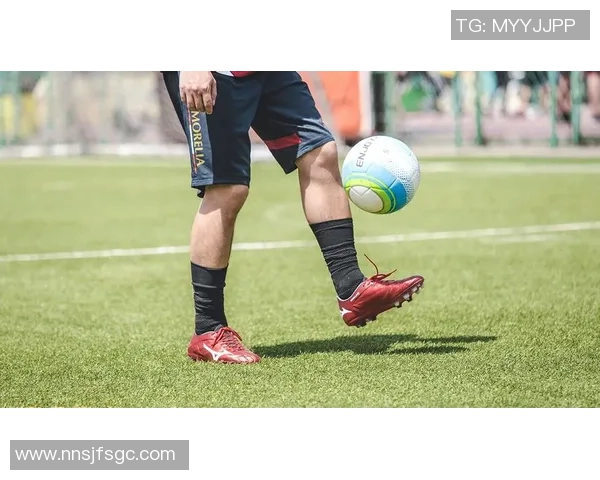 美津浓足球鞋携手球星突破极限展现速度与力量