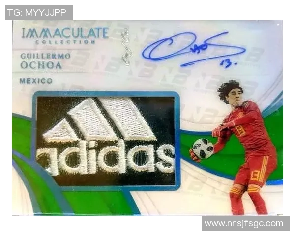 足球球星卡抽卡惊喜现亲签珍藏卡片让收藏热情再次飙升