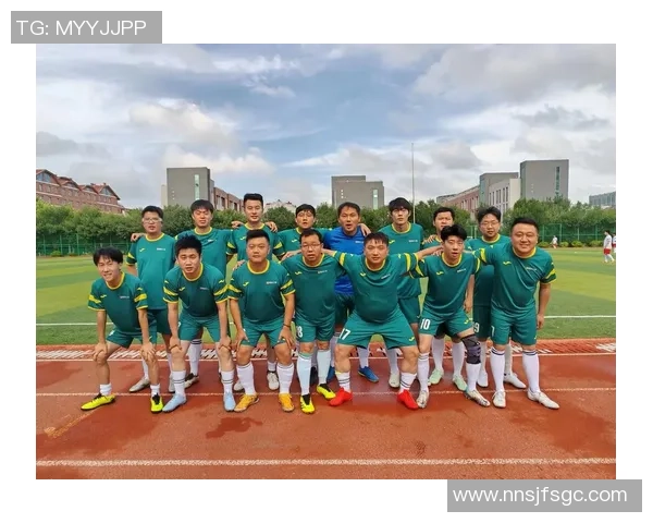 足球球星赛前出场舞蹈引爆全场热情,激情与魅力的完美结合 足球球星赛前出场舞蹈引爆全场热情,激情与魅力的完美结合